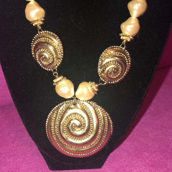 Pearl Necklace with Gold-Tone Medallions - Picture 2 of 2